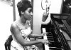 aretha-franklin-playing-piano.jpg